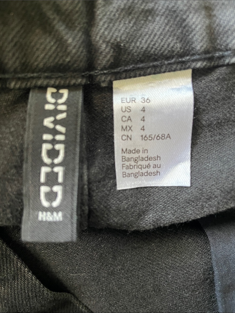 ♥️H&M♥️Black Denim Jean Shorts, 
Size 4 - Picture 3 of 4